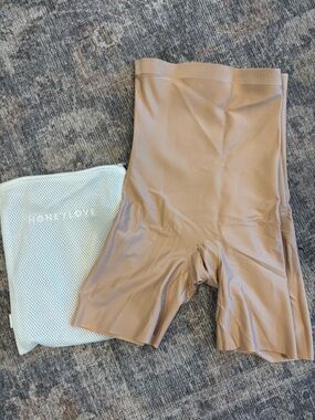 NWOT Honeylove Beige High-Waist Shaping Shorts